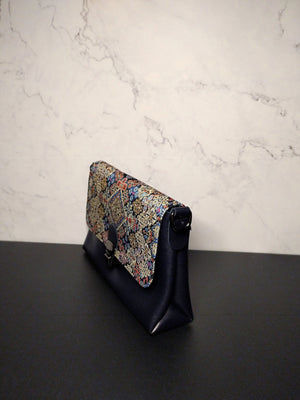 Bolso pequeño bordados en azul